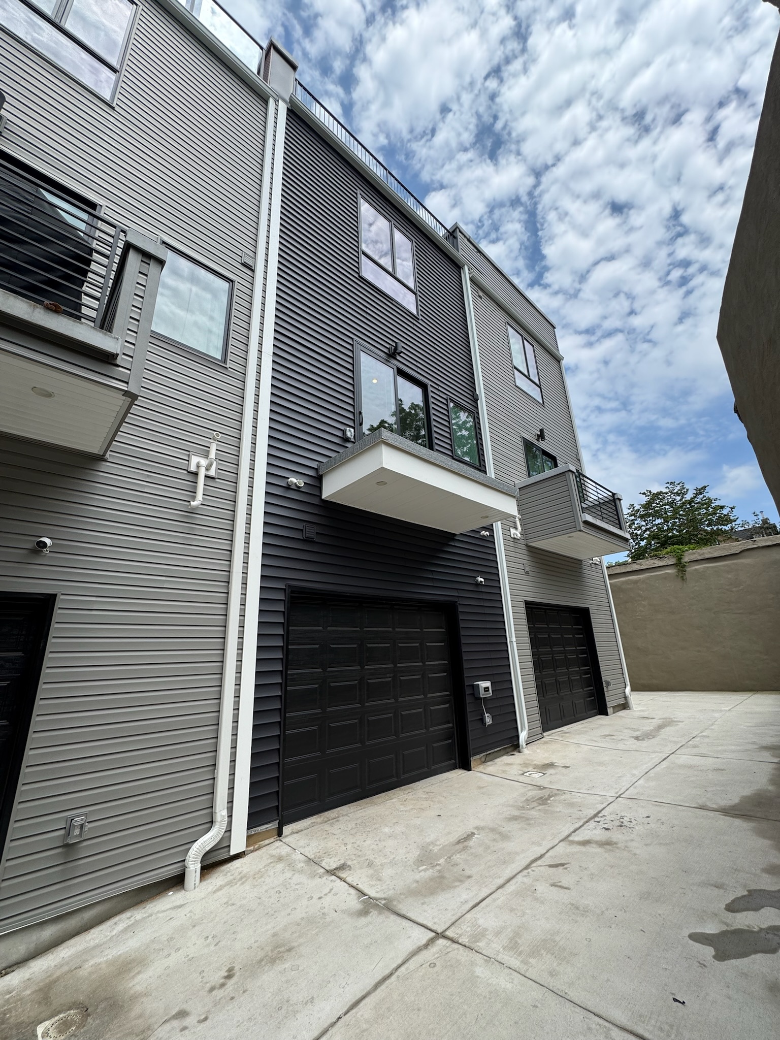 Siding replacement and Duradeck installation at 6532 Magnolia St, Philadelphia